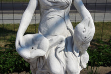 Lade das Bild in den Galerie-Viewer, Springbrunnen Artemis
