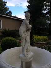 Lade das Bild in den Galerie-Viewer, Springbrunnen Persephone
